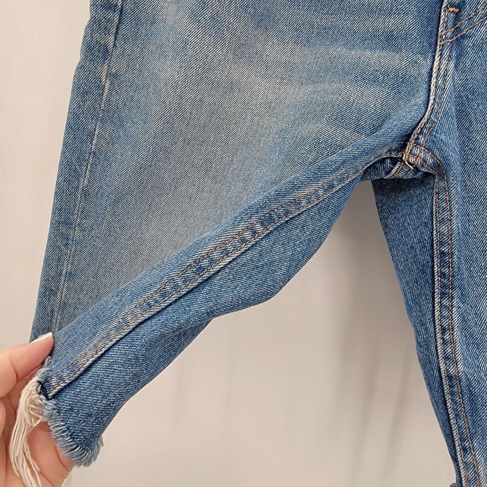 Levi's Jean Shorts Women's 34 Boho Distressed Raw Hem Long Dad Denim Bermuda - Picture 5 of 16